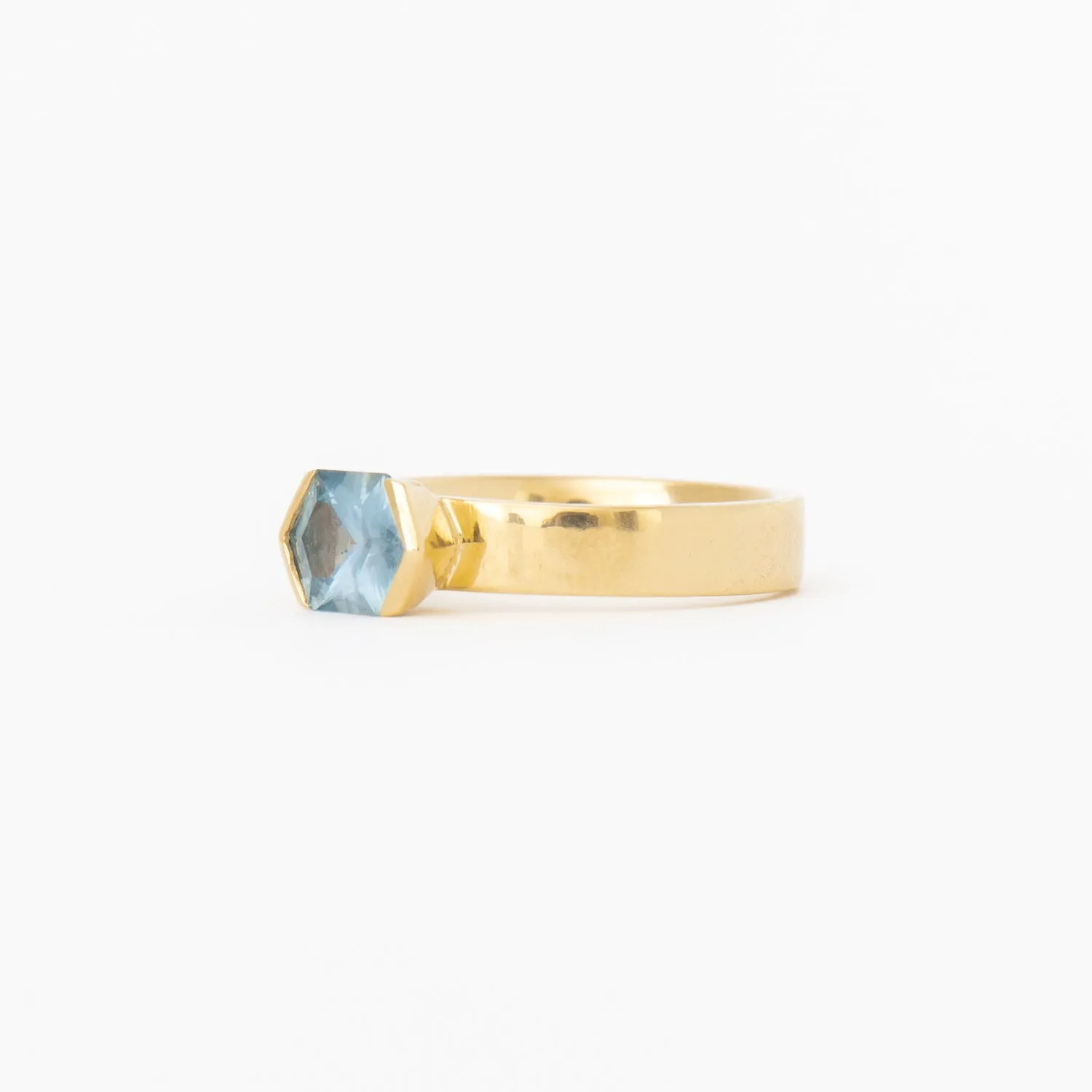1.33 ct Silver Hexagon Montana Sapphire Half-Bezel Temple Ring