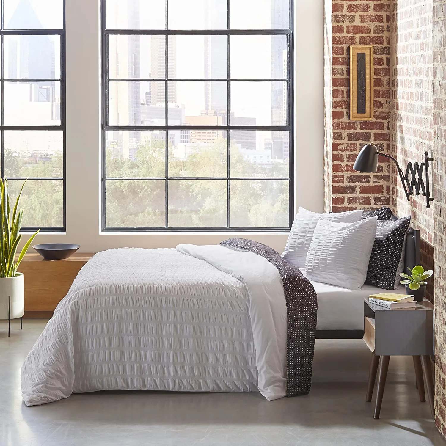 Beautiful City Scene Orleans Seersucker Duvet Set in Full/Queen, White! Retails $160 