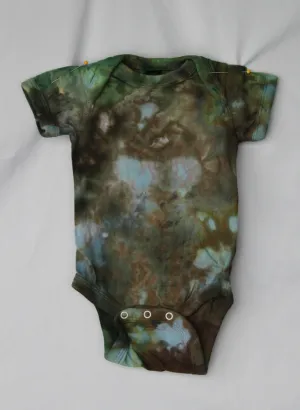 Ice dyed Baby Onesie - size Newborn - Wilderness crinkle