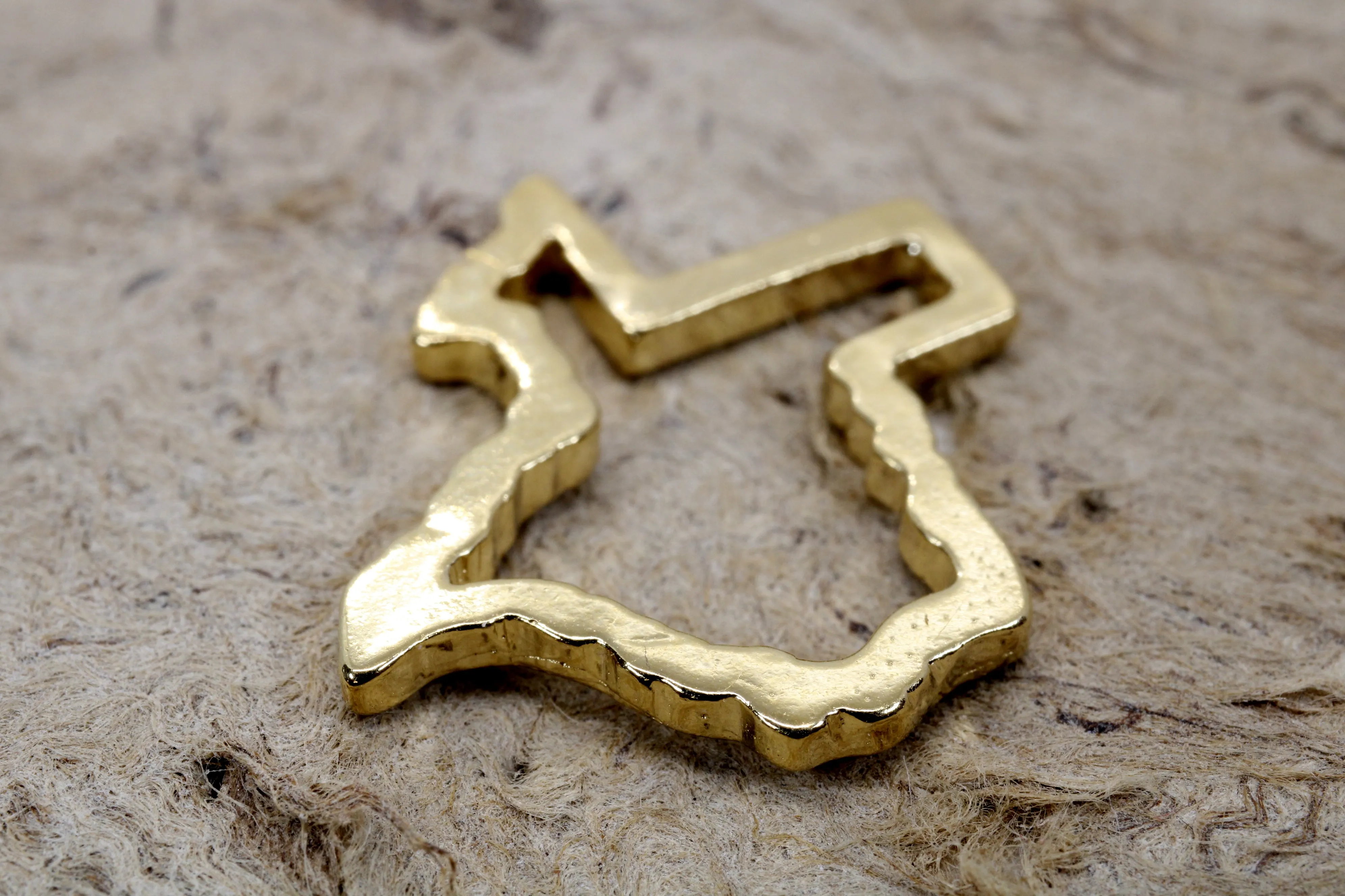 Large Texas Pin or Tie Tack with State of Texas Silhouette Outline 14kt Gold Vermeil