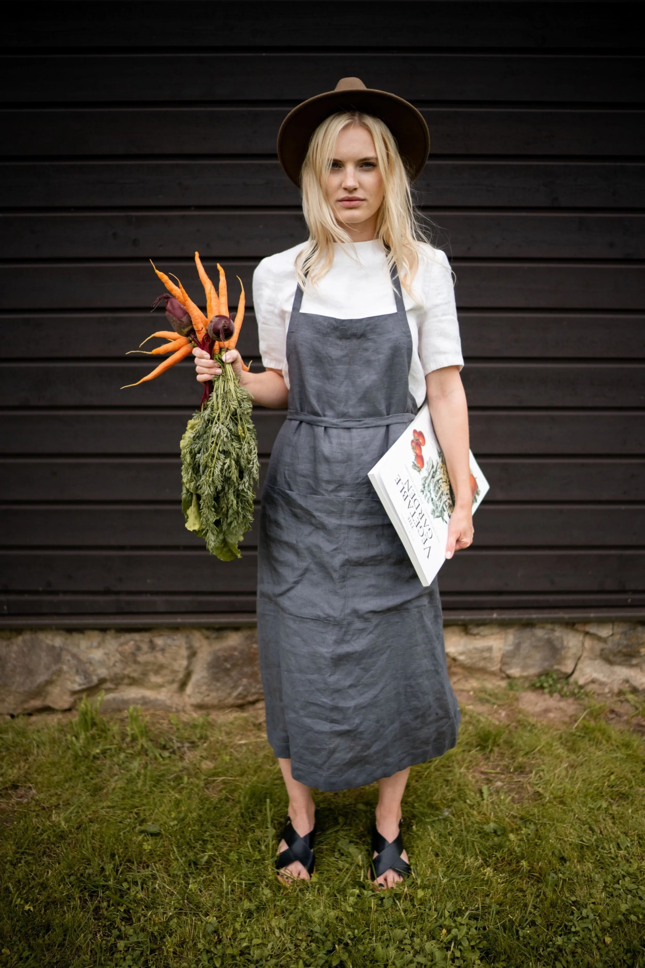 Linen bib apron