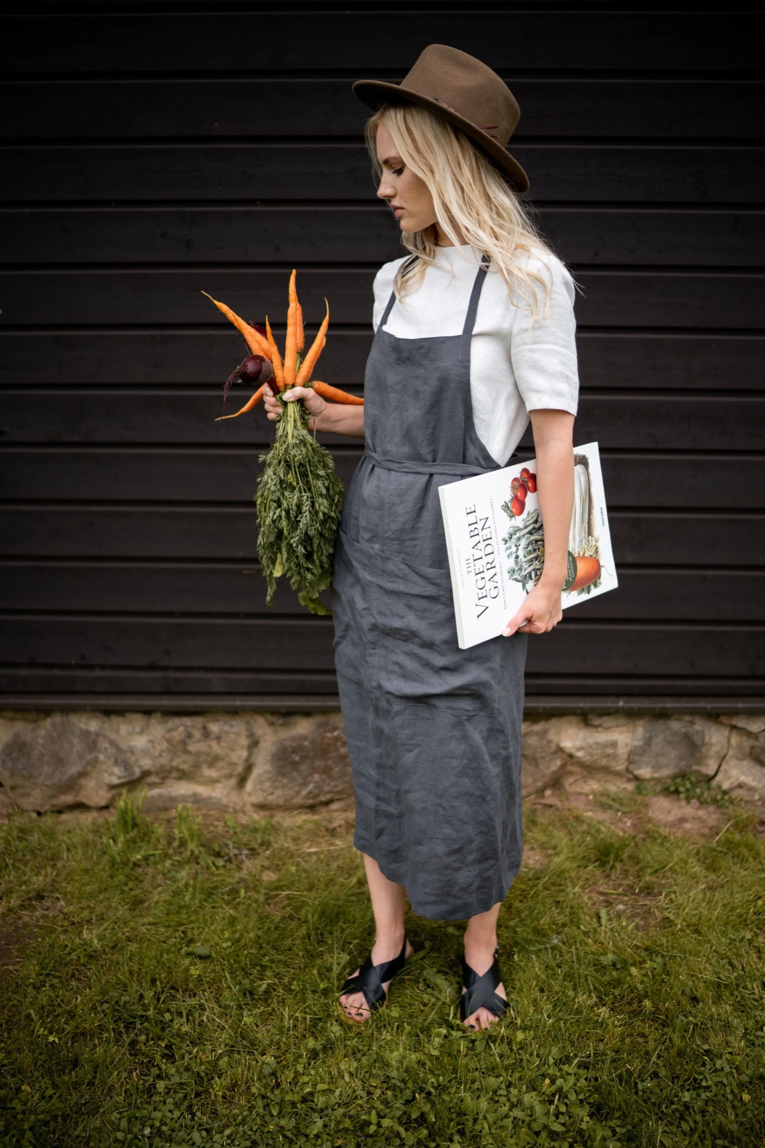 Linen bib apron