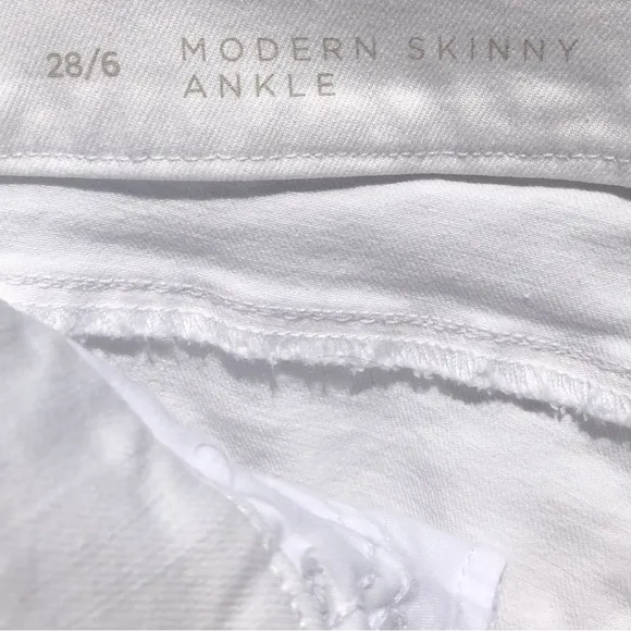 Loft white modern skinny ankle Jean size 28/6