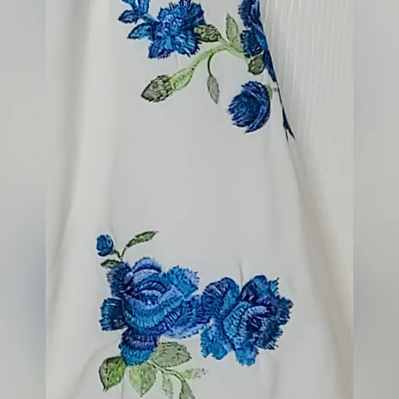 Midnight Velvet Ivory White Embroidered Blue Flowers Formal Suit NWOT Size 10