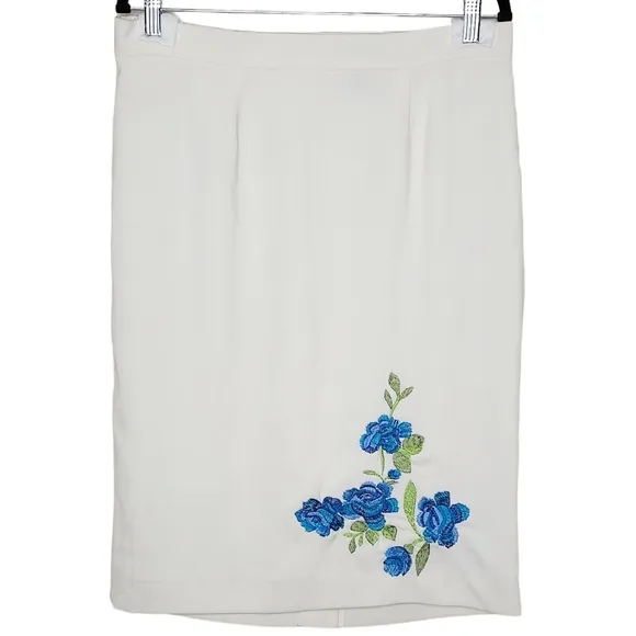 Midnight Velvet Ivory White Embroidered Blue Flowers Formal Suit NWOT Size 10