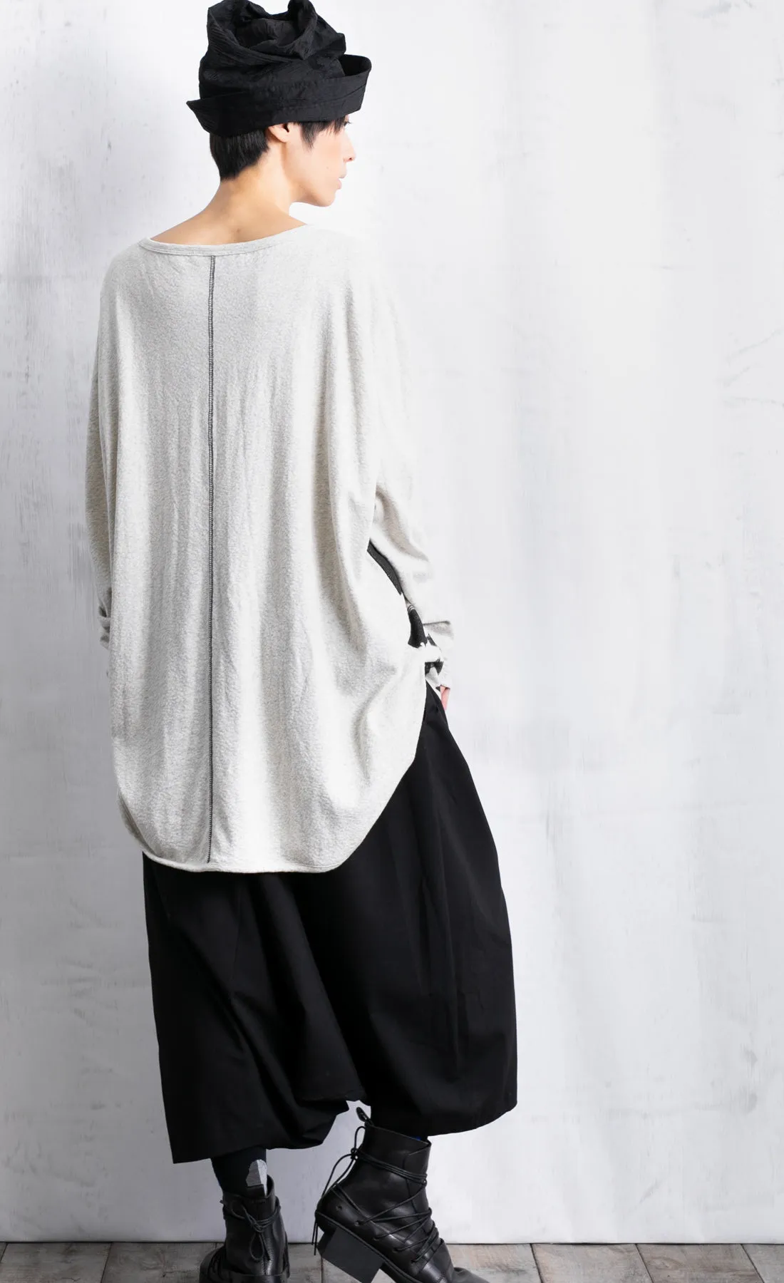 Moyuru Light Grey Scribble Top