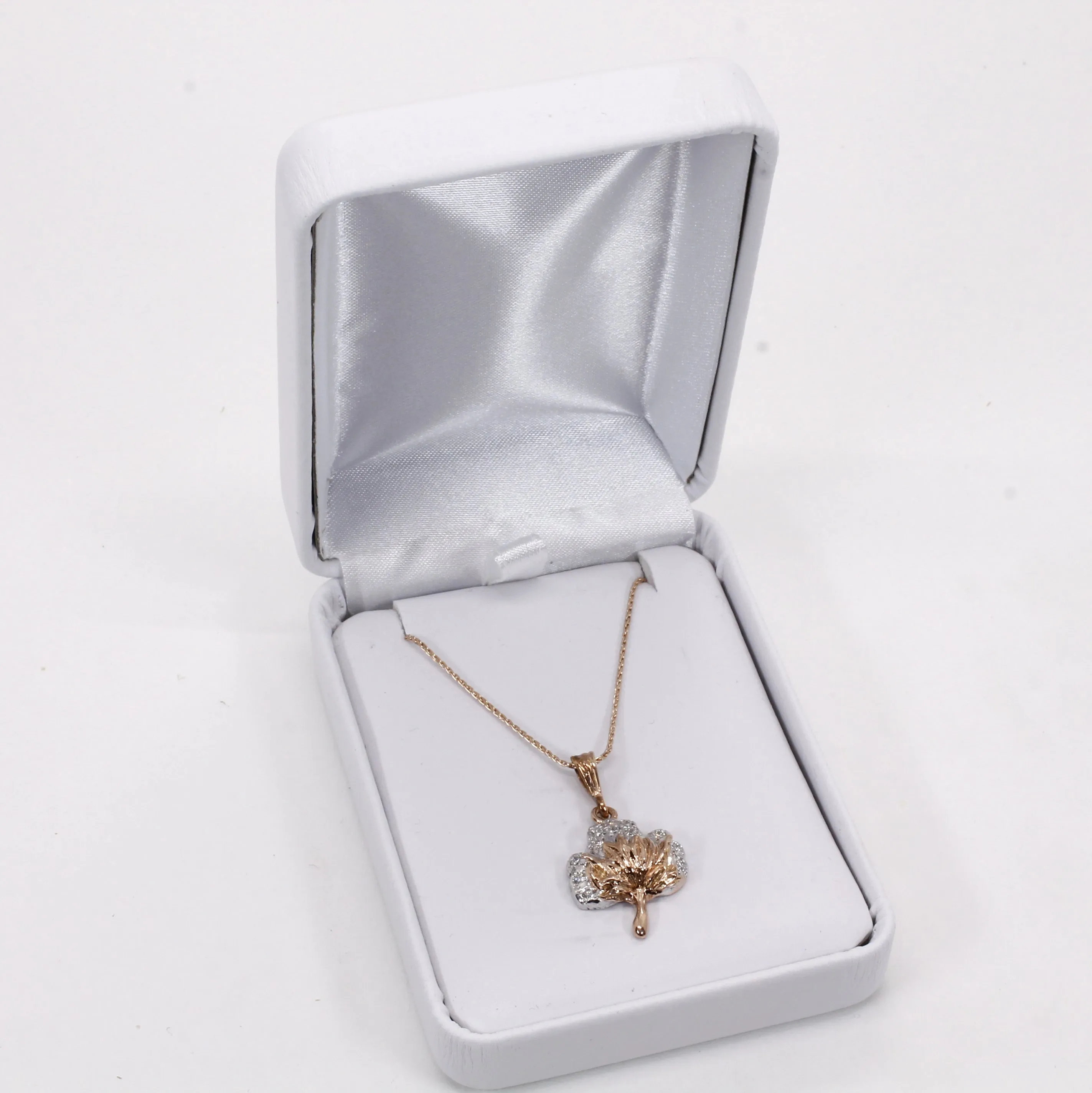 Rose Gold Diamond Cotton Boll Necklace with Detailed Cotton Boll
