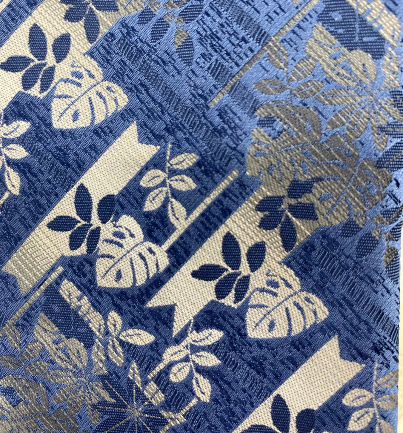Stacy Adams Tie and Handkerchief - Blue and Silver Fauna T21