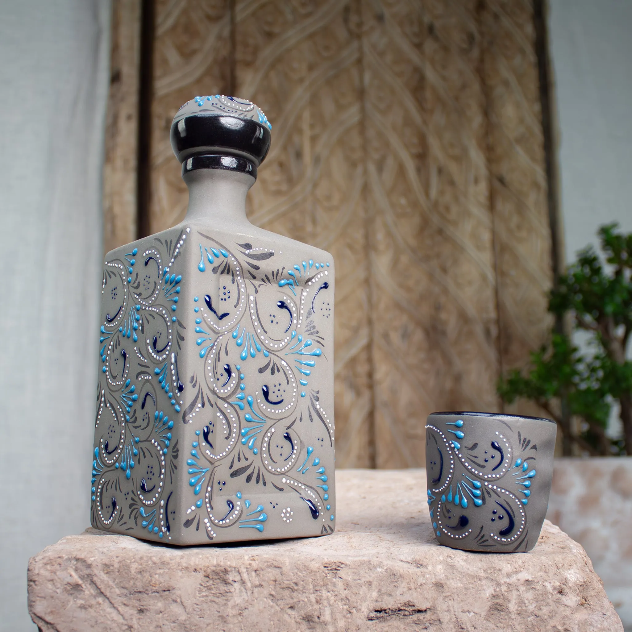 Stoneware Decanter | Noir Edition Azules Pattern