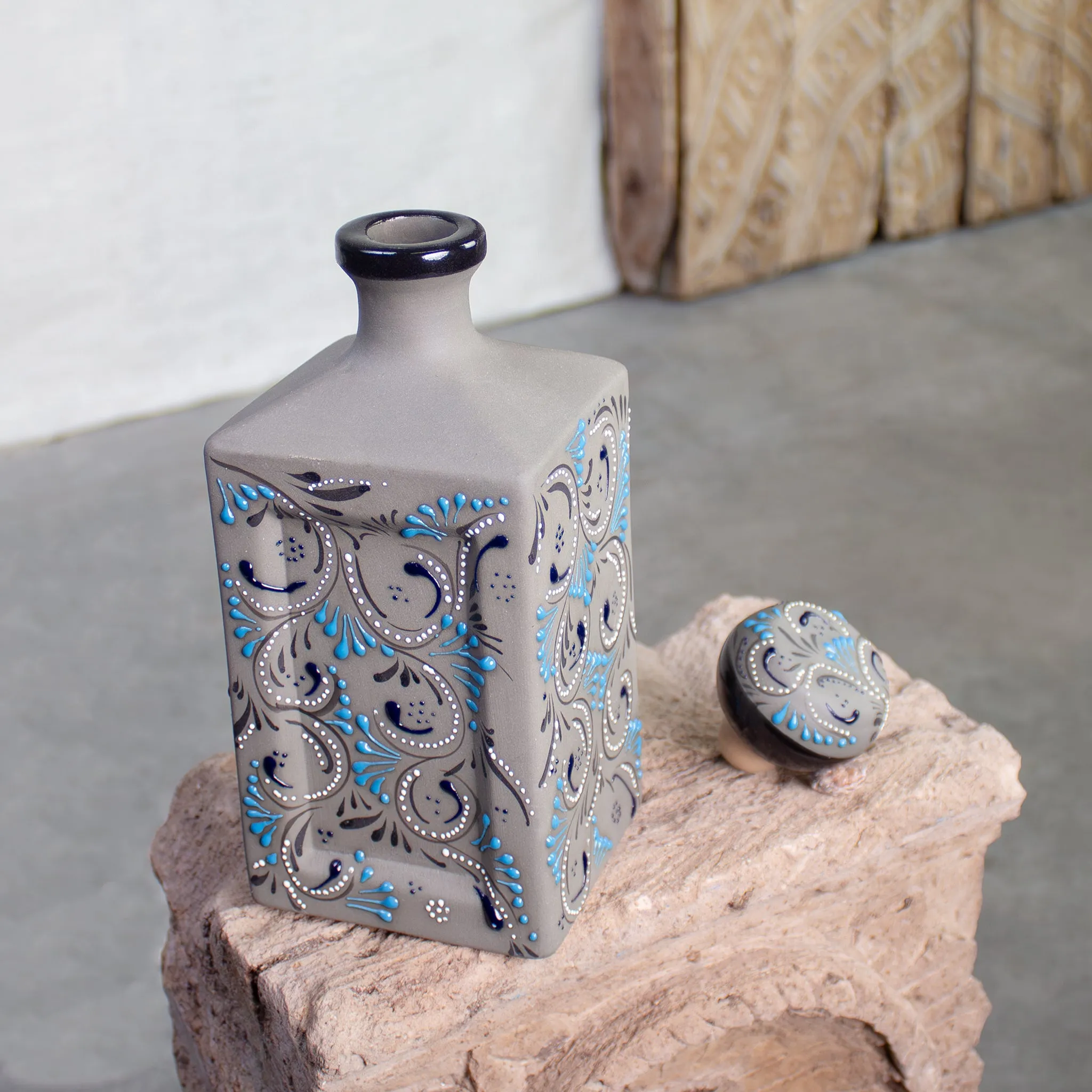 Stoneware Decanter | Noir Edition Azules Pattern