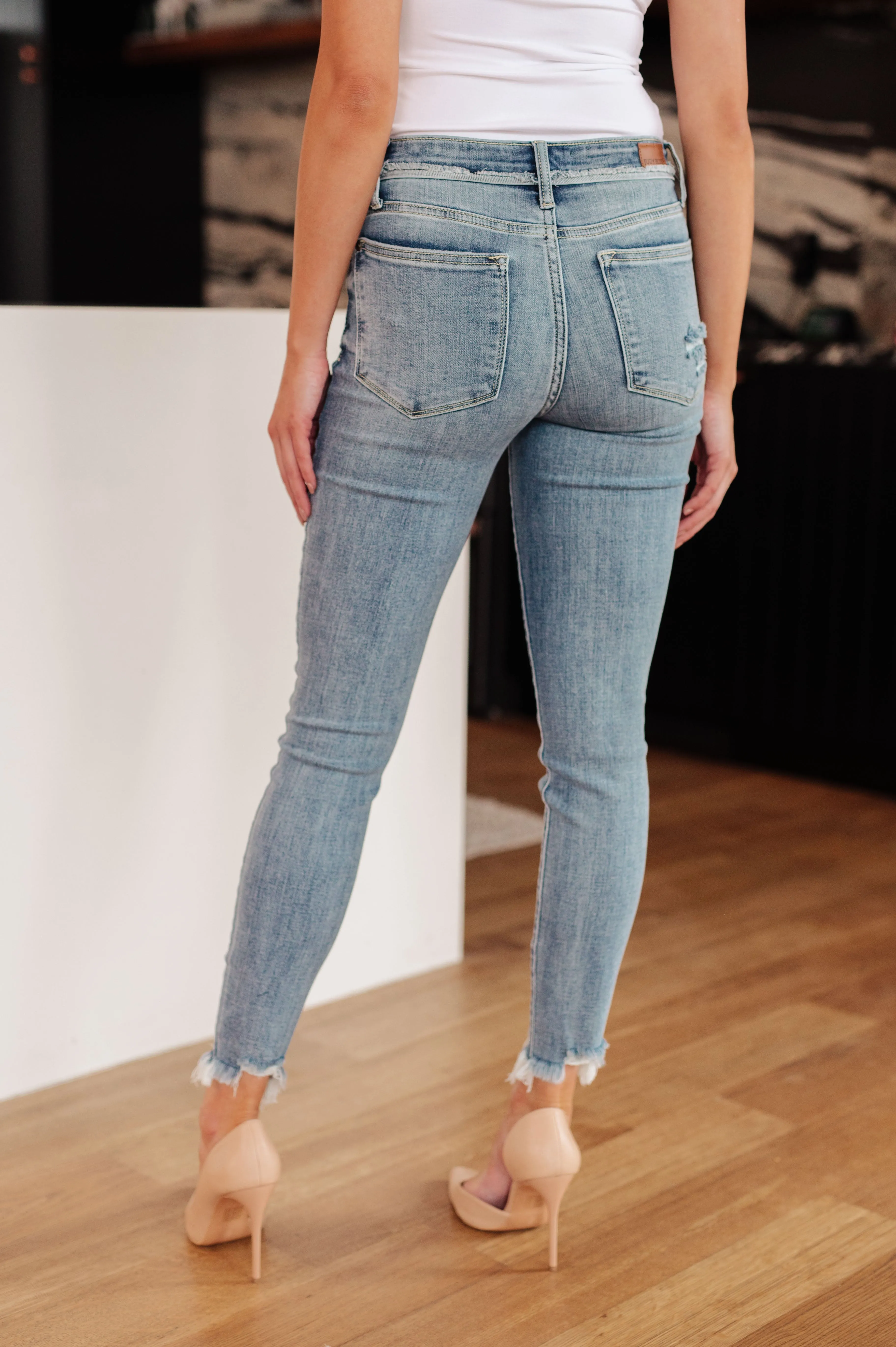 The Lyric- Mid Rise Judy Blue Skinny Jean
